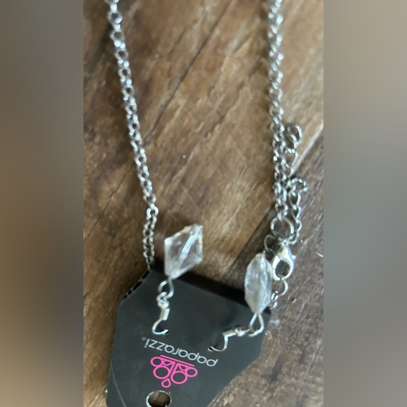Paparazzi Necklace and Earrings set brand New Retired - Picture 3 of 3